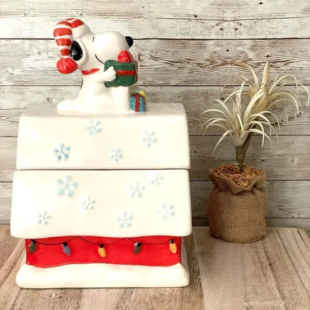 NWT Adorable Peanuts Snoopy Dog House Ceramic white Red Big Christmas Cookie Jar
